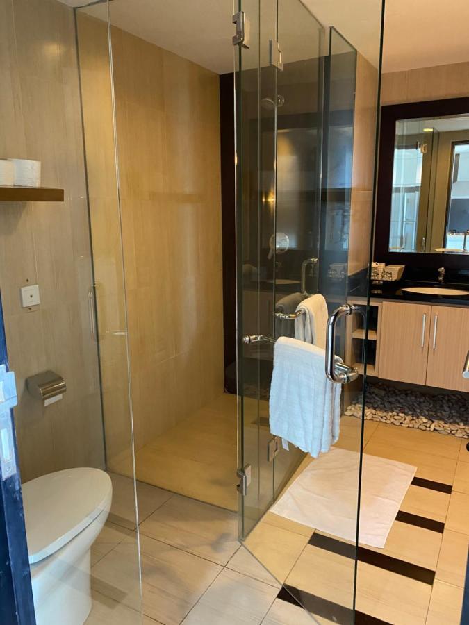 Stylish 2 Bedroom Penthouse Apt, Newly Refreshed, 50 Mbps, Pool, Gym, Resto Appartement Kuta Lombok