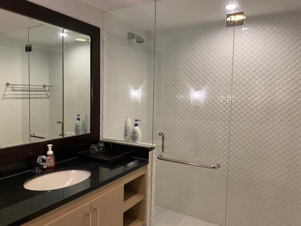 Appartement Stylish 2 Bedroom Penthouse Apt, Newly Refreshed, 50 Mbps, Pool, Gym, Resto *