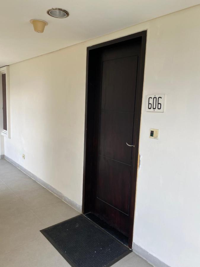Stylish 2 Bedroom Penthouse Apt, Newly Refreshed, 50 Mbps, Pool, Gym, Resto Appartement Kuta Lombok