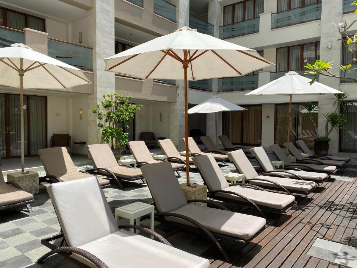 Stylish 2 Bedroom Penthouse Apt, Newly Refreshed, 50 Mbps, Pool, Gym, Resto Appartement